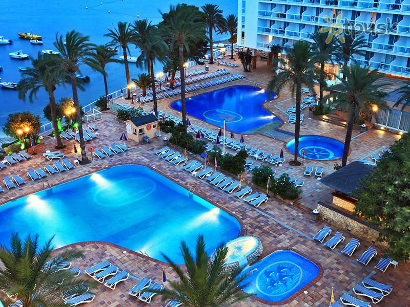 Фото отеля Sirenis Tres Carabelas & Spa 4* par. Ibiza Spānija ārpuse un baseini