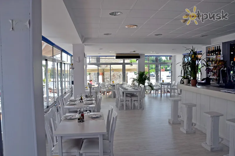Фото отеля Solvi Hotel 2* Kosta del Garrafa Spānija bāri un restorāni