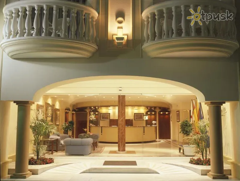 Фото отеля URH Sitges Playa 4* Kosta del Garrafa Spānija vestibils un interjers