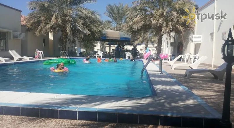 Фото отеля Royal Residence Hotel 3* Умм Аль-Кувейн ОАЭ экстерьер и бассейны