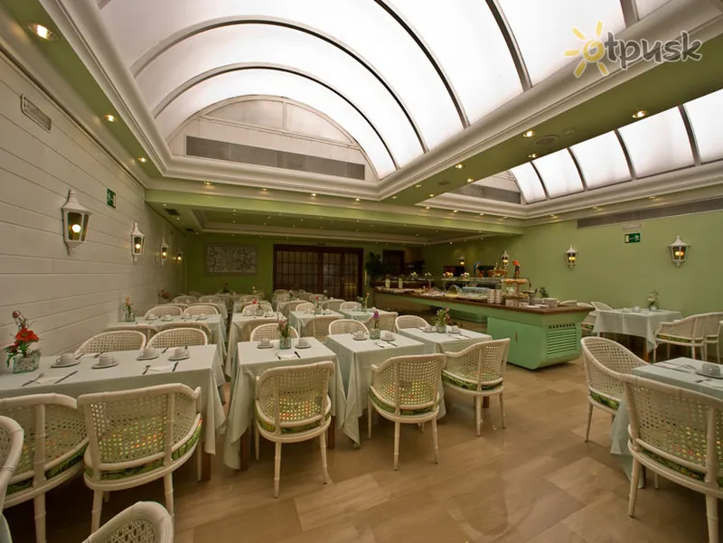 Фото отеля Lleo Hotel 3* Барселона Іспанія бари та ресторани