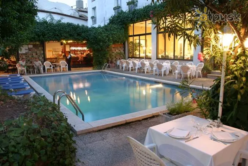 Фото отеля Medium Sitges Park Hotel 3* Kosta Del Garrafas Ispanija išorė ir baseinai