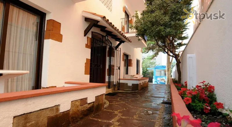Фото отеля Caribe Lloret 2* Коста Брава Іспанія екстер'єр та басейни