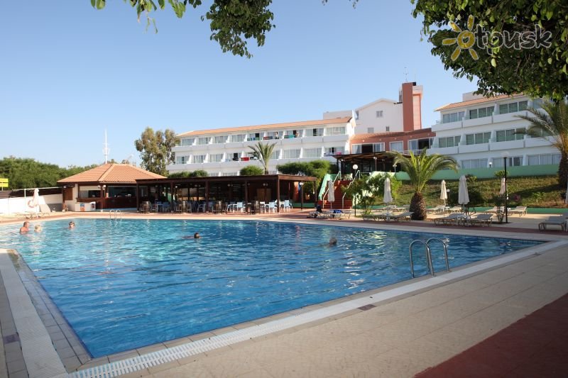 Фото отеля Adelais Bay Hotel 3* Protaras Kipras išorė ir baseinai