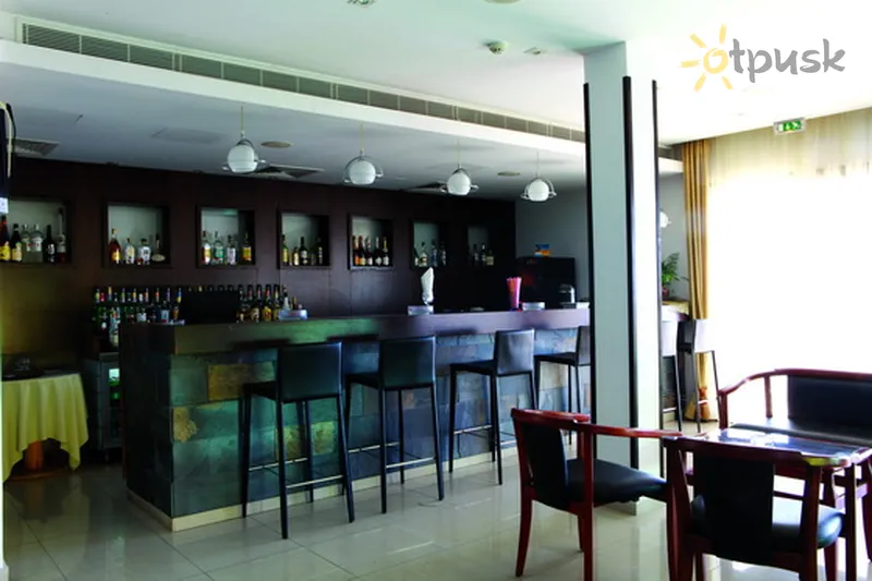 Фото отеля Aquarius Beach Hotel 2* Лімассол Кіпр бари та ресторани