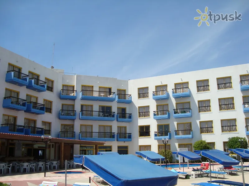 Фото отеля Evalena Beach Hotel Apts 3* Protaras Kipras išorė ir baseinai