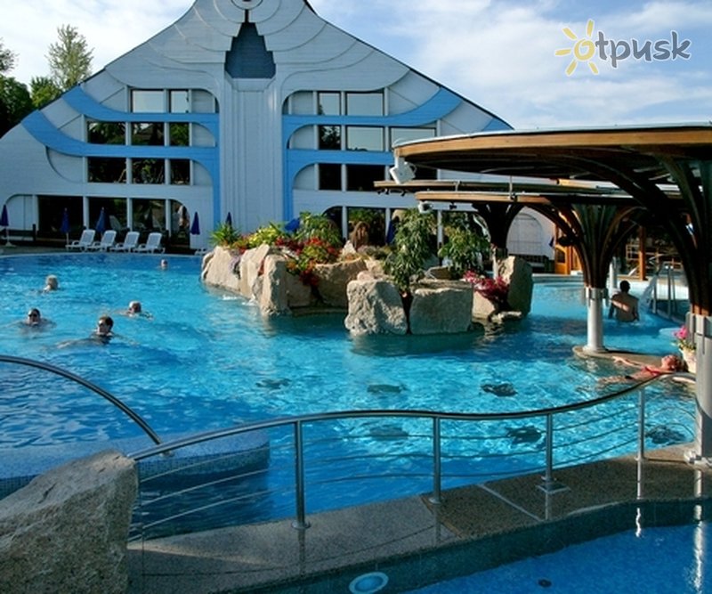 Фото отеля NaturMed Carbona 4* Хевиз Венгрия экстерьер и бассейны