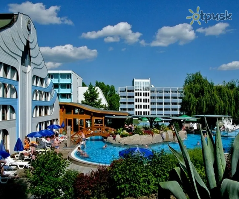 Фото отеля NaturMed Carbona 4* Хевіз Угорщина екстер'єр та басейни