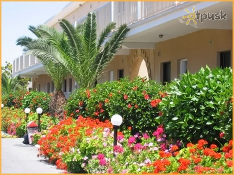Фото отеля Loutsiana I & II Hotel Apts 4* Айя Напа Кіпр екстер'єр та басейни