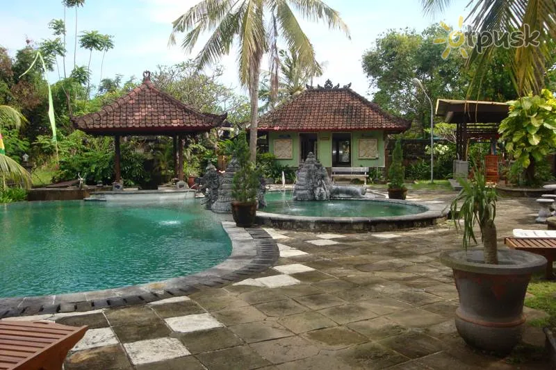 Фото отеля Dewi Sinta Hotel and Restaurant 3* Кута (о. Бали) Индонезия экстерьер и бассейны