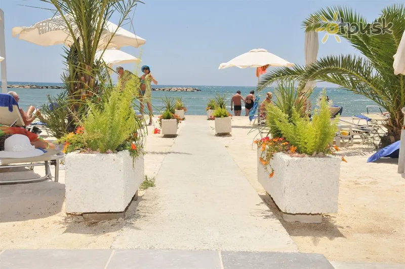 Фото отеля Radisson Beach Resort 4* Ларнака Кіпр пляж