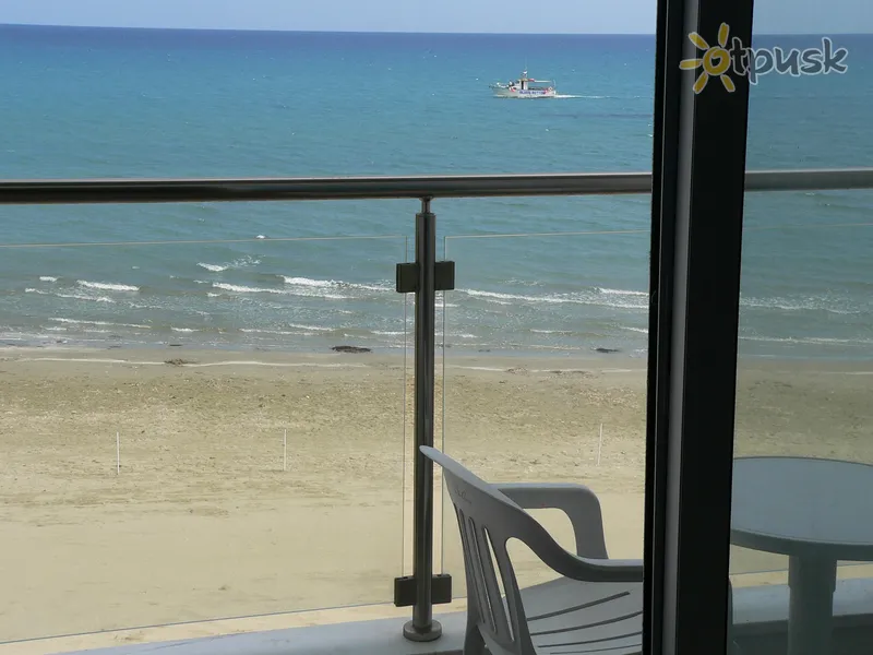 Фото отеля Costantiana Beach Hotel Apartments 2* Larnaka Kipra istabas