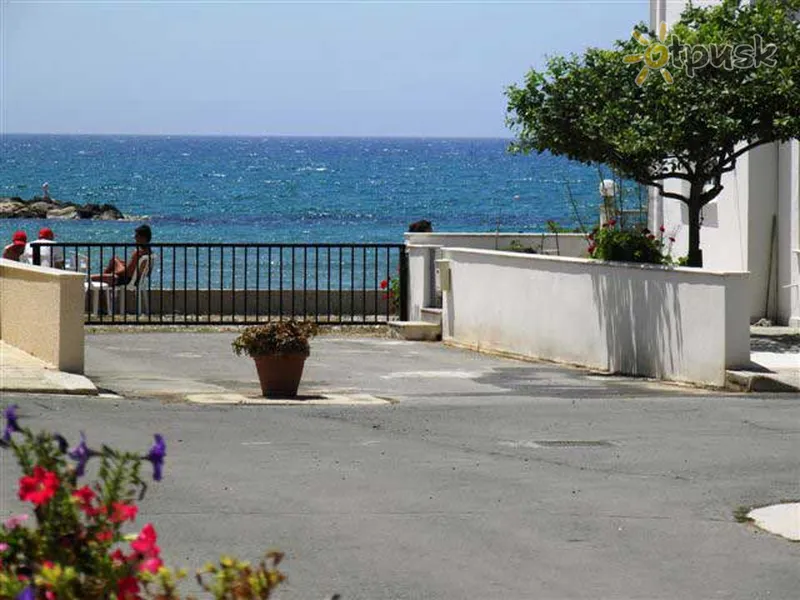 Фото отеля Philippou Beach Villas & Apartment 3* Larnaka Kipras išorė ir baseinai