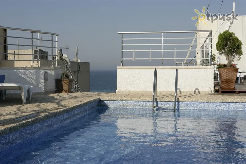 Фото отеля Mackenzie Beach Hotel & Apartments 3* Larnaka Kipras išorė ir baseinai