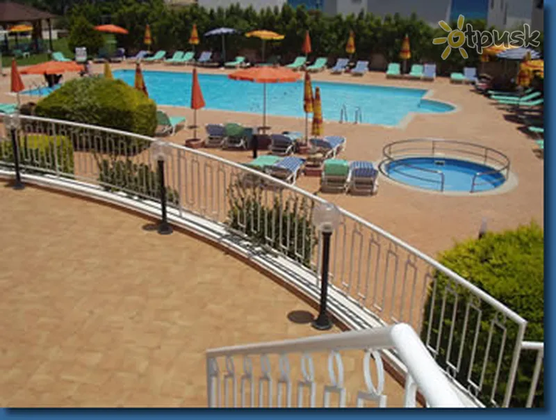 Фото отеля Maistros Hotel Apartments 4* Протарас Кипр экстерьер и бассейны