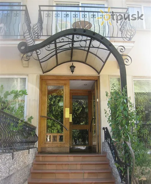 Фото отеля Chrielka Hotel Apartment 3* Limasolis Kipras išorė ir baseinai