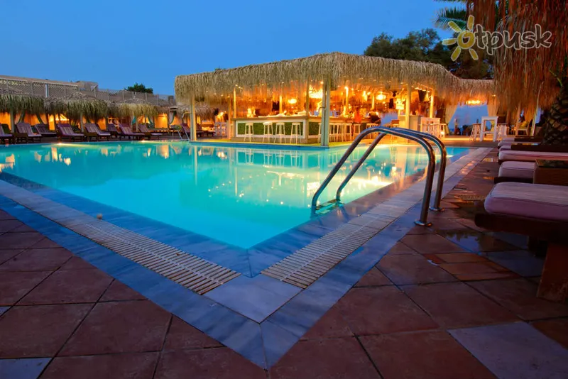 Фото отеля Jojo Beach Hotel & Bar 3* Santorini Graikija išorė ir baseinai