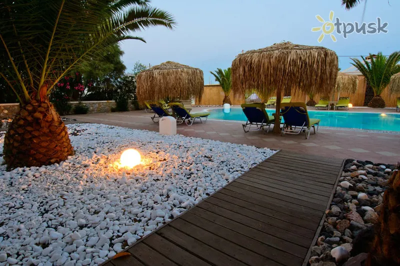 Фото отеля Jojo Beach Hotel & Bar 3* о. Санторіні Греція екстер'єр та басейни