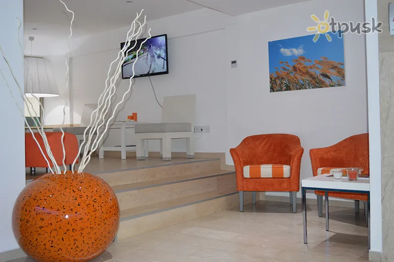 Фото отеля Les Palmiers Beach Hotel 2* Larnaka Kipras fojė ir interjeras