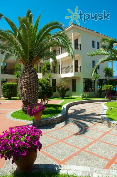 Фото отеля Vriniotis Hotel 2* Peloponēsa Grieķija ārpuse un baseini
