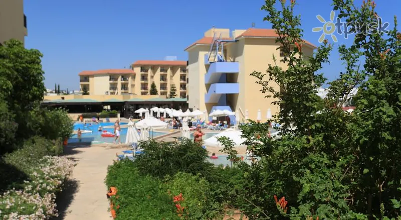 Фото отеля Vangelis Hotel & Suites 4* Protaras Kipras išorė ir baseinai
