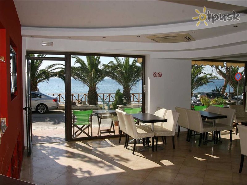 Фото отеля Akrogiali Ouranoupolis Hotel 2* Халкидики – Афон Греция бары и рестораны