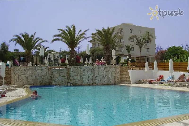 Фото отеля Sandra Hotel Apartments 3* Protaras Kipras išorė ir baseinai