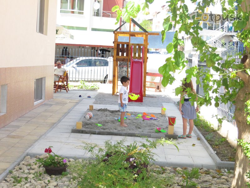 Фото отеля Pinkovi Guest House 2* Несебр Болгария для детей
