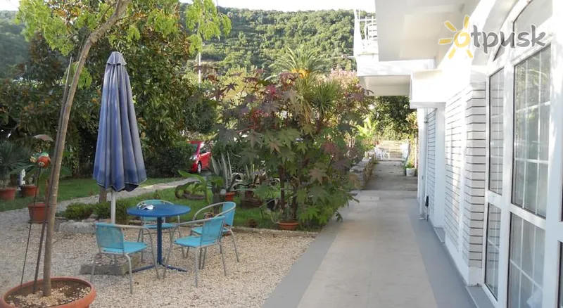 Фото отеля LaRos Apartments 3* Herceg Novi Melnkalne ārpuse un baseini