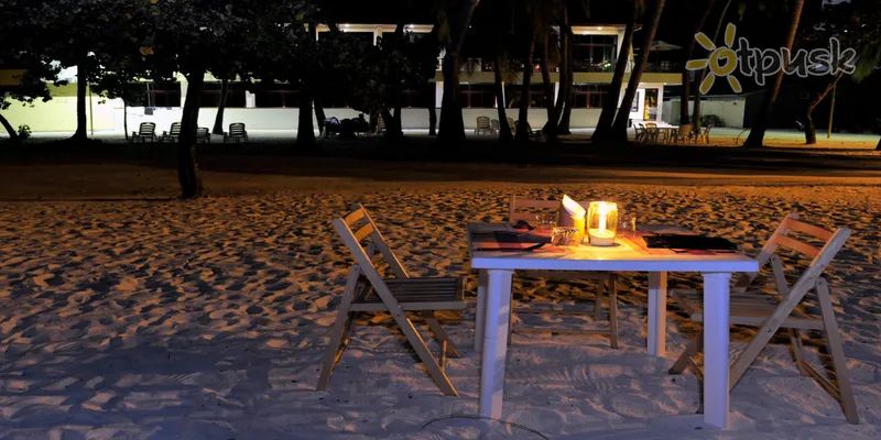 Фото отеля Sun Tan Beach 3* Південний Мале Атол Мальдіви екстер'єр та басейни