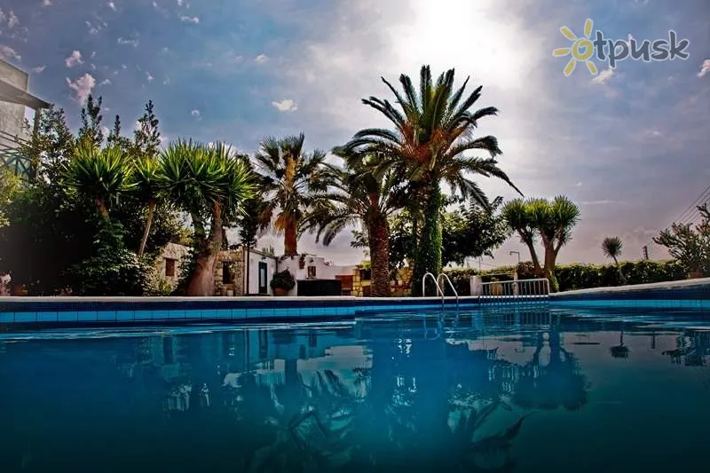Фото отеля Classic Apartments 1* о. Крит – Іракліон Греція екстер'єр та басейни