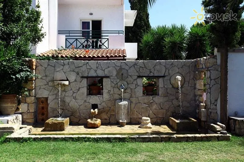 Фото отеля Classic Apartments 1* о. Крит – Іракліон Греція екстер'єр та басейни