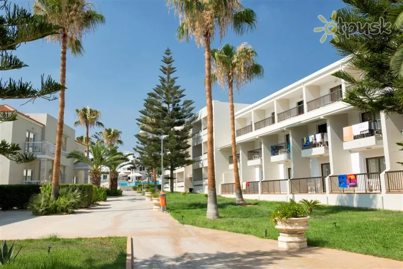 Фото отеля New Famagusta Hotel 3* Айя Напа Кіпр екстер'єр та басейни
