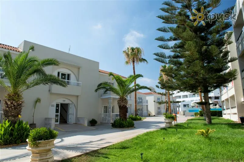 Фото отеля New Famagusta Hotel 3* Айя Напа Кипр экстерьер и бассейны