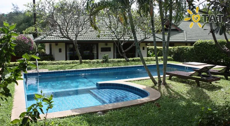 Фото отеля Idyllic Samui Oceanfront Resort & Villas 4* о. Самуї Таїланд екстер'єр та басейни