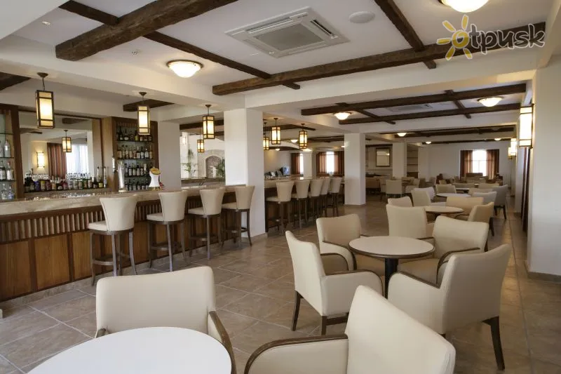 Фото отеля Avanti Holiday Village 4* Пафос Кіпр бари та ресторани