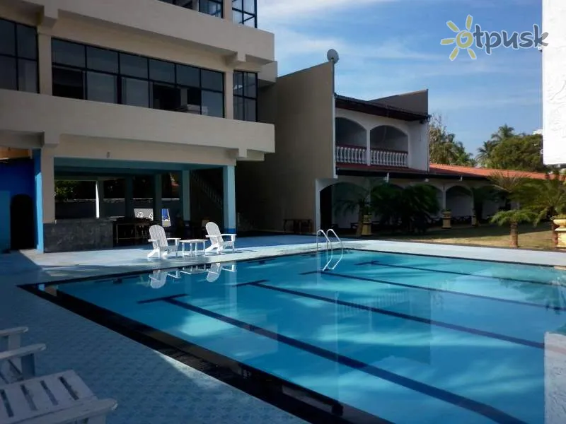 Фото отеля Honors Club Hotel 2* Negombo Šri Lanka išorė ir baseinai