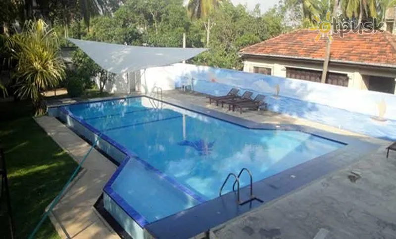 Фото отеля The Kings Bay Hotel 2* Negombo Šri Lanka išorė ir baseinai