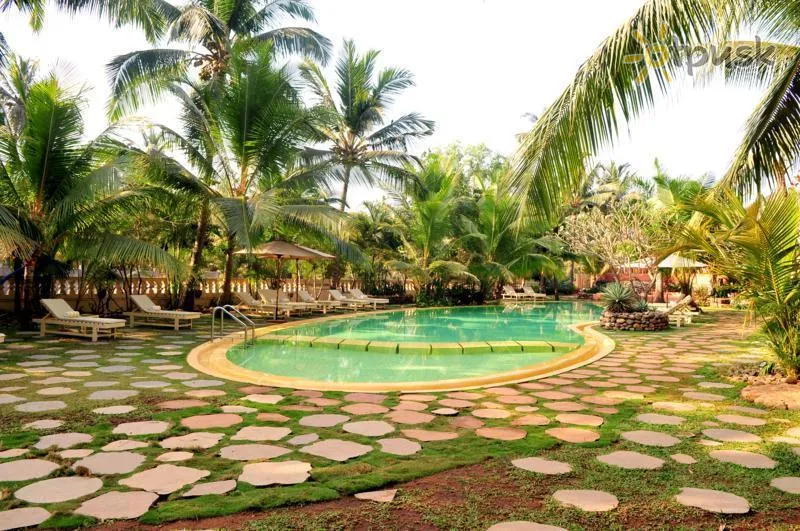 Фото отеля The Clematis Hotel 4* Північний Гоа Індія екстер'єр та басейни