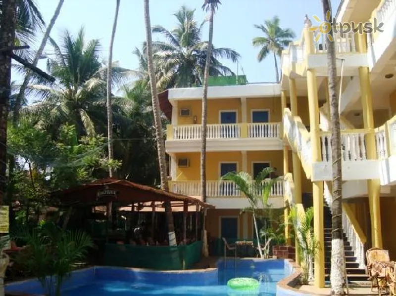 Фото отеля Castle House Calangute Goa 2* Šiaurės Goa Indija išorė ir baseinai