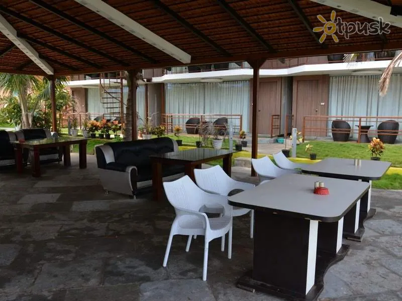 Фото отеля Boomerang Resort Ashvem 3* Šiaurės Goa Indija barai ir restoranai