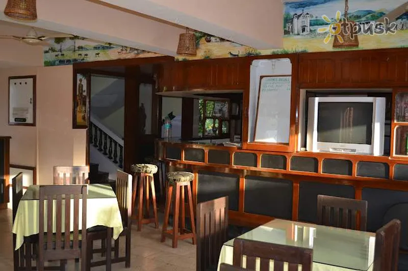 Фото отеля Gaffinos Beach Resort 2* Південний Гоа Індія бари та ресторани