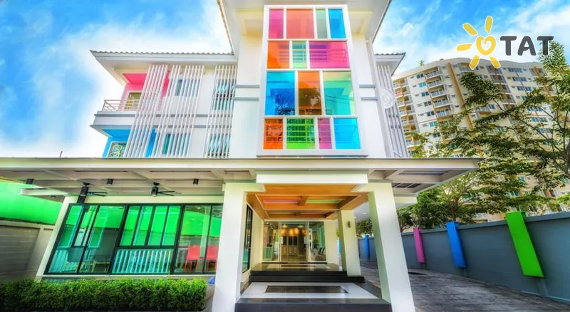 Фото отеля The Tint At Phuket Town 3* о. Пхукет Таїланд екстер'єр та басейни