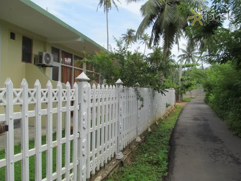 Фото отеля Гостевой дом Прованс (отель закрыт) 2* Унаватуна Шри-Ланка экстерьер и бассейны