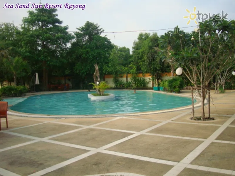 Фото отеля Sea Sand Sun Resort Rayong 3* Паттайя Таиланд экстерьер и бассейны