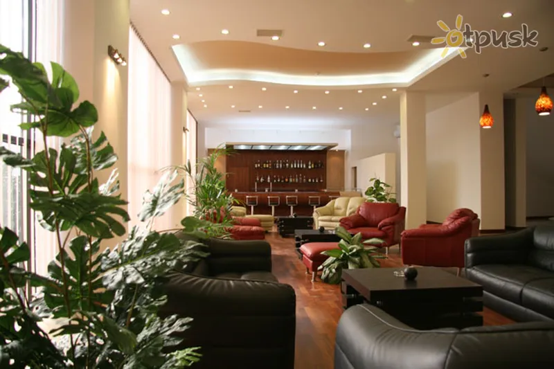 Фото отеля D Plaza Hotel 4* Тбилиси Грузия бары и рестораны