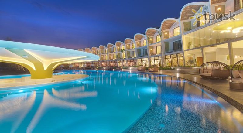 Фото отеля The Shells Spa & Resort – Phu Quoc 5* о. Фукуок Вьетнам экстерьер и бассейны
