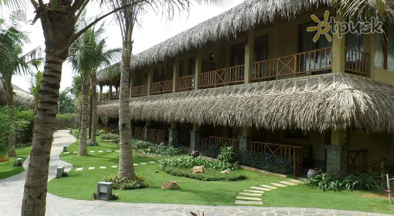Фото отеля Aroma Beach Resort & Spa 4* Фантьет Вьетнам экстерьер и бассейны
