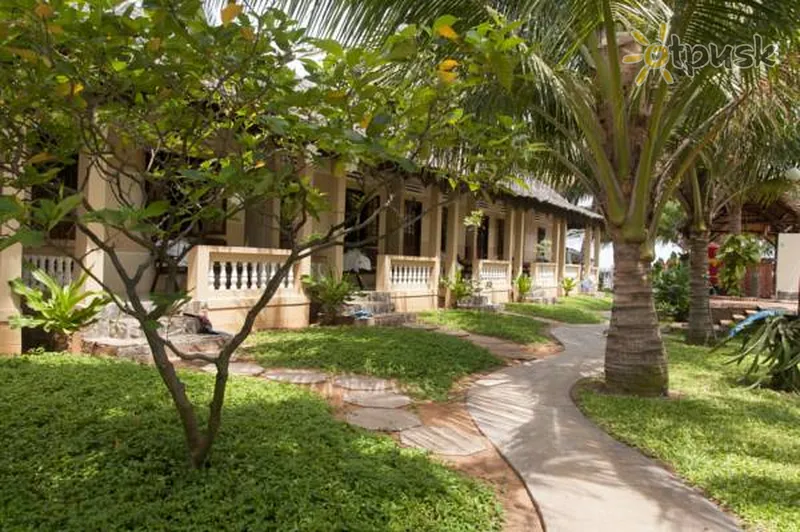 Фото отеля Thai Hoa Mui Ne Resort 3* Фантьет Вьетнам экстерьер и бассейны