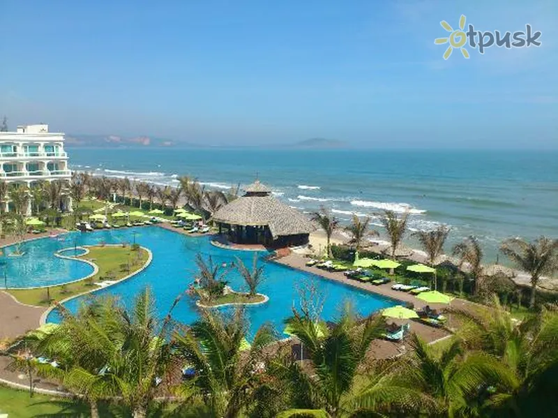 Фото отеля The Sailing Bay Beach Resort 4* Фантьет Вьетнам экстерьер и бассейны